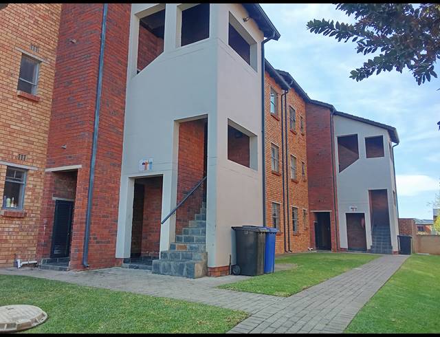 2 BEDROOM TOWNHOUSE FOR SALE IN KIBLER PARK